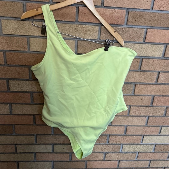 Good American Key Lime One Shoulder One Piece Swimsuit Size 6 (3XL) - Picture 2 of 4